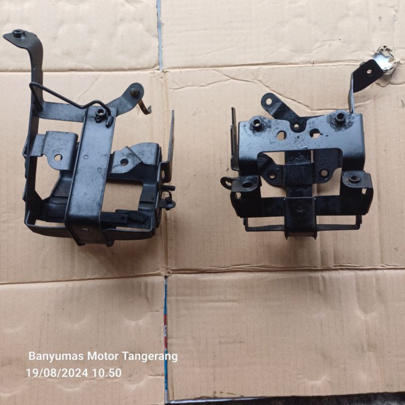 dudukan Aki vario 110 karbu original 2010