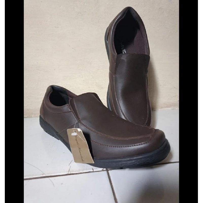 Sepatu pria Yongki Komaladi