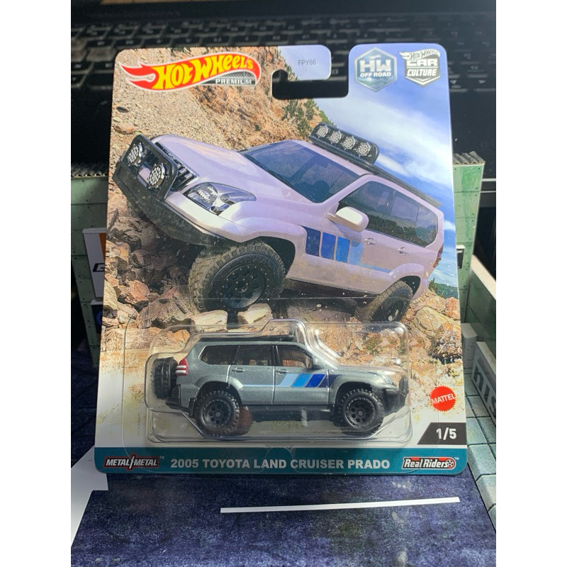 Hot Wheels Premium Land Cruiser Prado