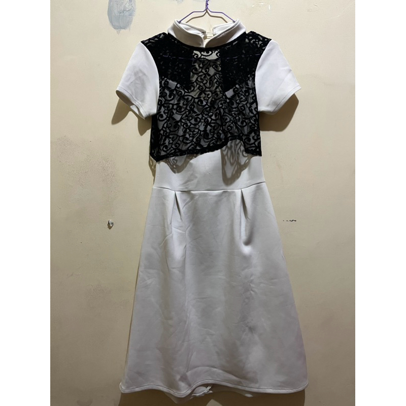 Dress Putih Brokat