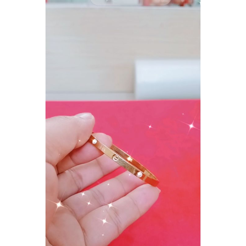 gelang Cartier emas nafisa spr glowing mewah elegan dan cantik bgt,,spr awet meskipun dipake bertahu