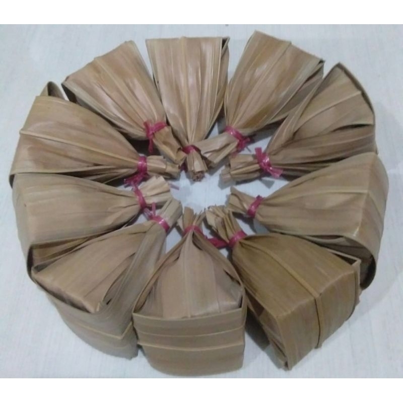 

TERASI/BELACAN UDANG ASLI/TERASI DAUN PONTIANAK 150gr
