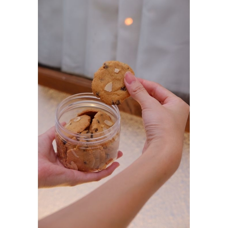 

Cinnamon Cookies with Chocochip Almond