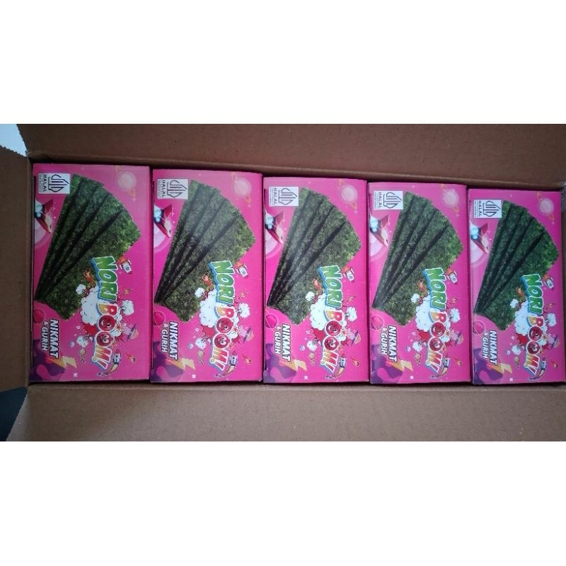 

(Dus) Nori Boom Rasa Ayam Goreng 1 dus isi 5 pack / Nori Boom Rumput laut rasa Ayam Goreng 36 gram 12 sachet