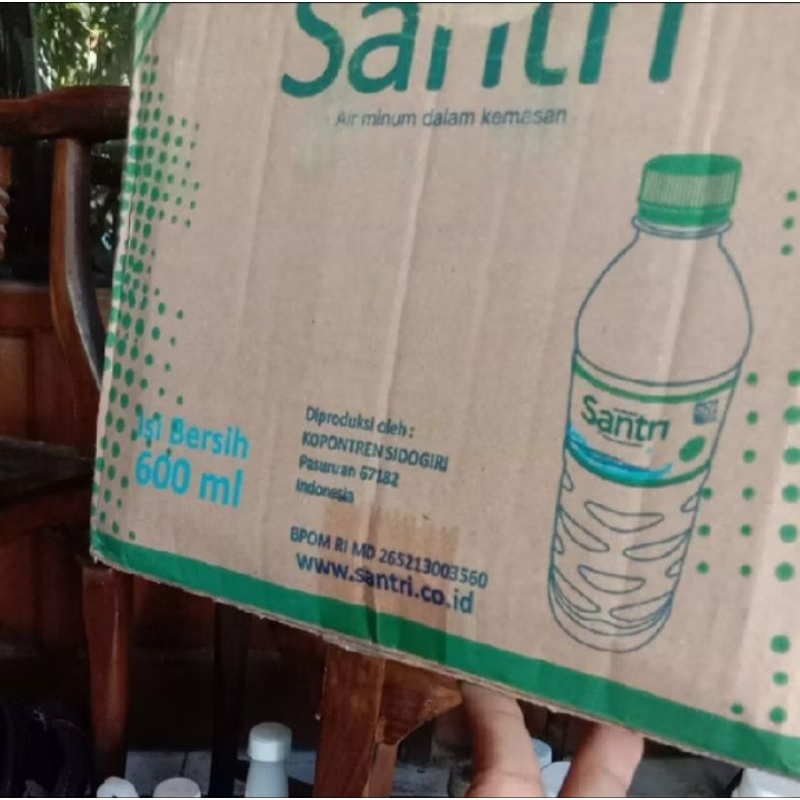 

air santri 600 ml 1 dus isi 24