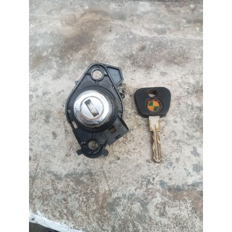 Kunci bagasi BMW E34 + kunci