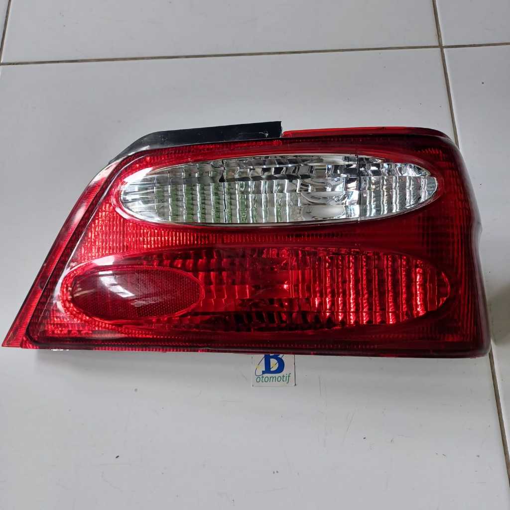 Lampu stop Belakang Mobil soluna