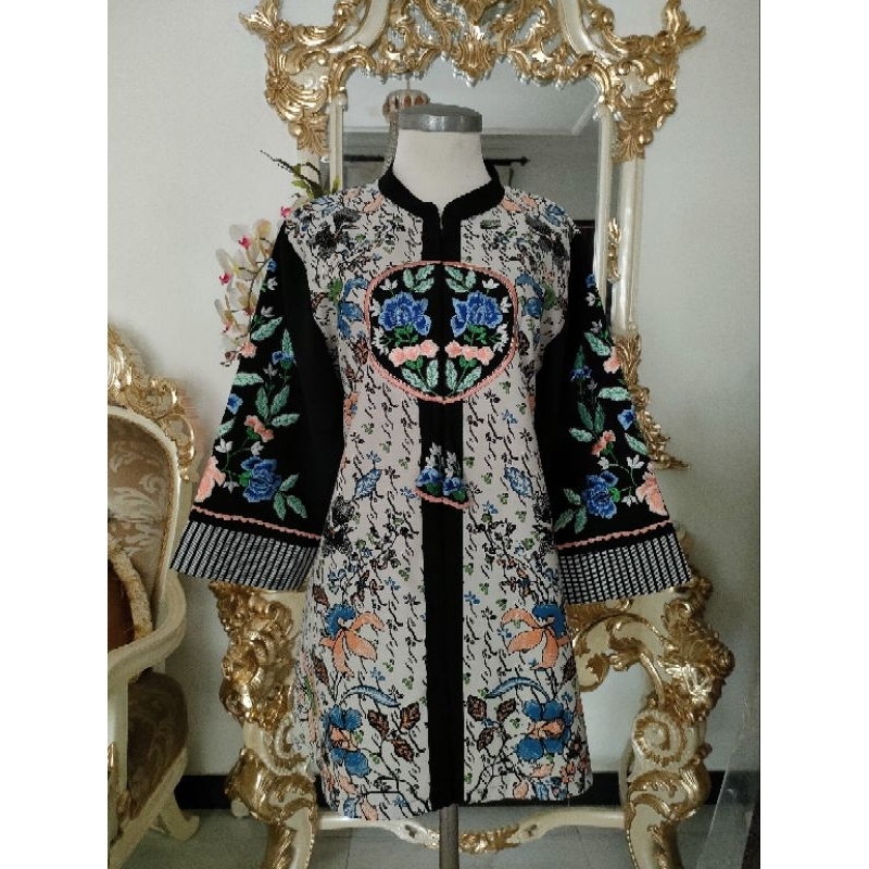 Atasan Tunik Batik Bordir Premium - Sangrani Tunik Motif Bunga Bunga Warna Putih
