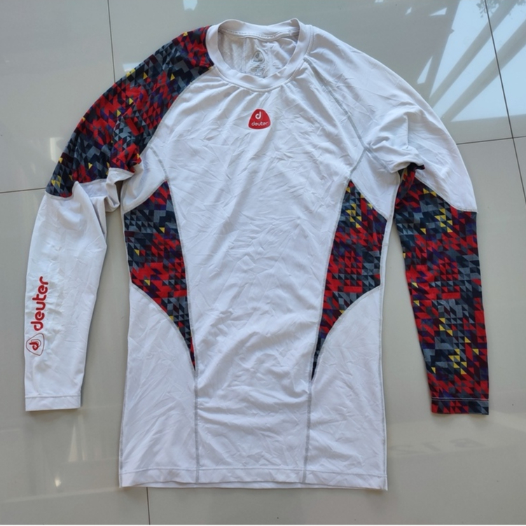 Baselayer Deuter Tipis Size M - Pakaian Hangat Olahraga Pendaki Pria Wanita - Outdoor Second Hiking