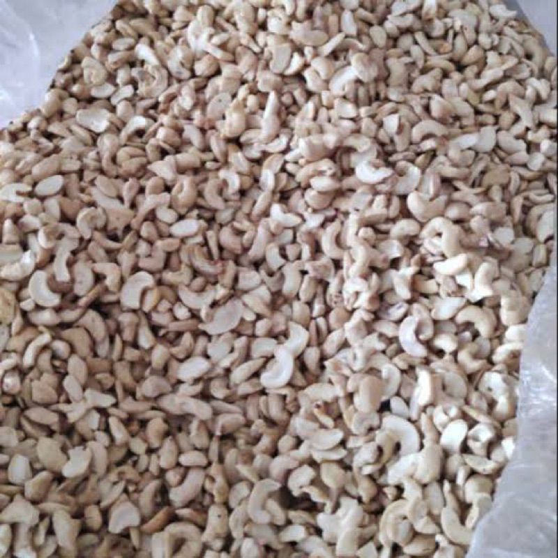 

KACANG METE PECAH MENTAH