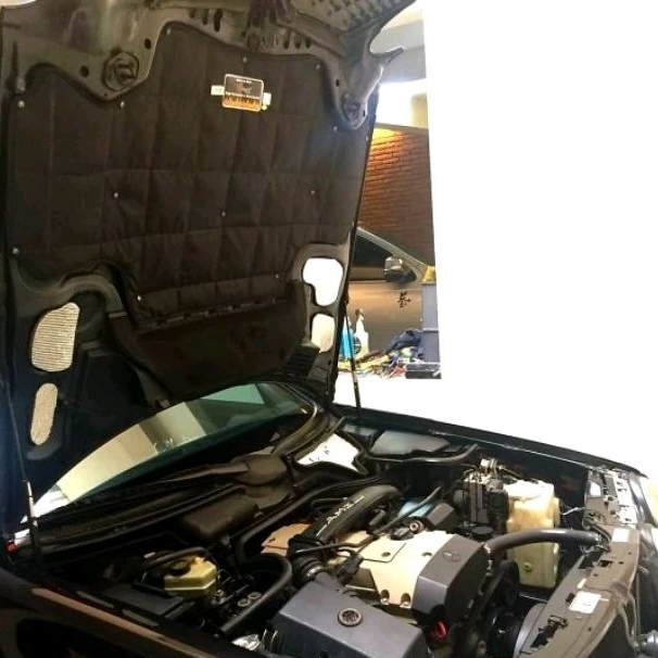 Peredam kap Mesin Mercy W210