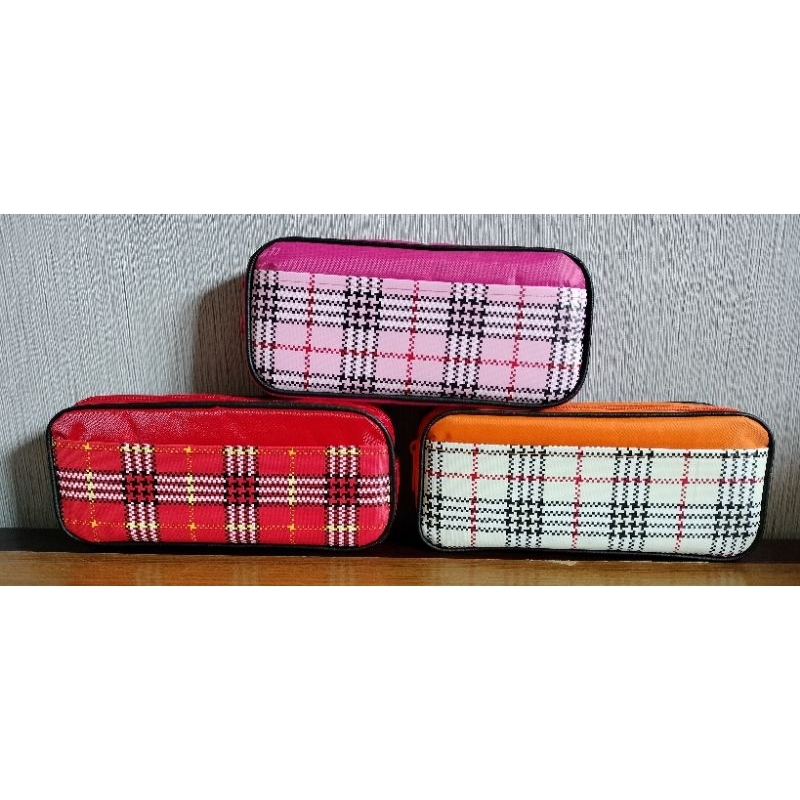 

Kotak Pensil Kain H-846 / Tempat Pensil Motif Kotak-kotak (per 1 pcs)