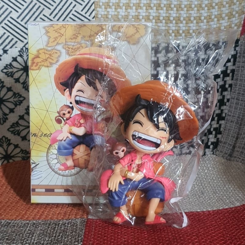 Luffy duduk One piece ver Q action figure