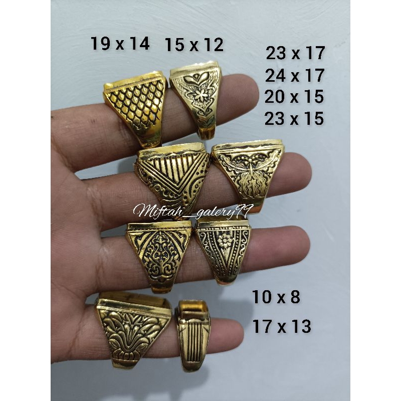 Emban cincin kuningan sari kotak