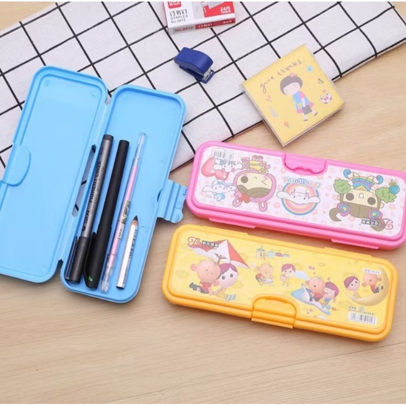 

TEMPAT PENSIL ANAK MOTIF RANDOM / KOTAK PENSIL / TEMPAT ALAT TULIS PLASTIK