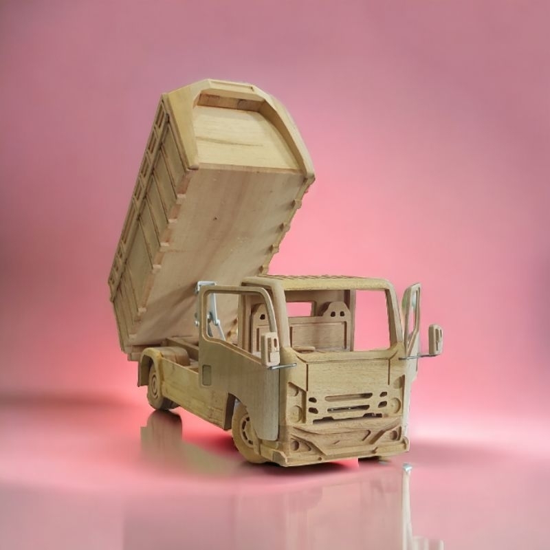 MINIATUR TRUK OLENG GIGA NMR 71 OLENG SKALA 14 BAHAN FULL KAYU CNC