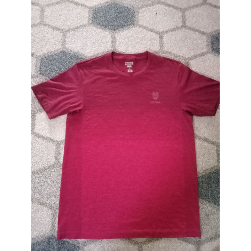 kaos olahraga uniqlo x marvel second