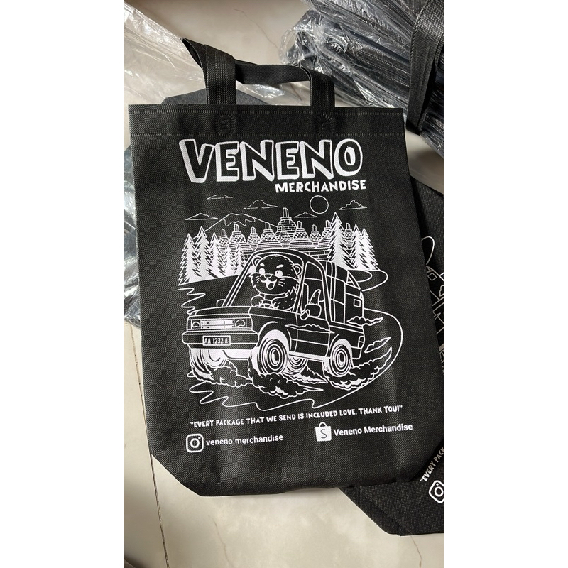 

GOODIE BAG VENENO MERCHANDISE UKURAN 30x40CM FREE STIKER