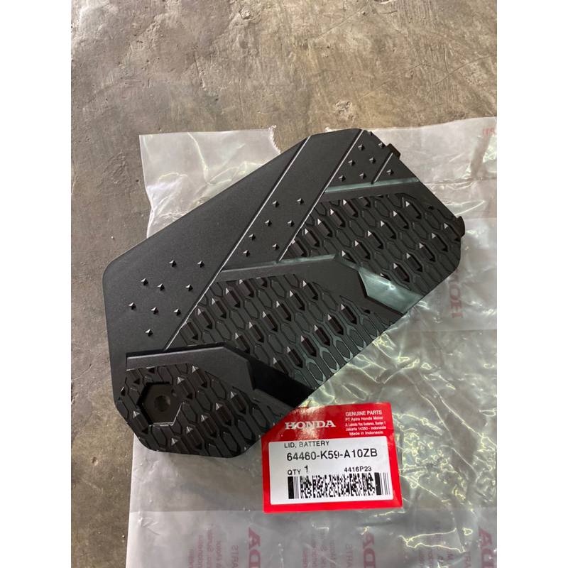 Cover tutup aki vario 125 150 LED 2015 - 2017 64460-K59-A10ZB lid battery tutup aki vario 125 150 le