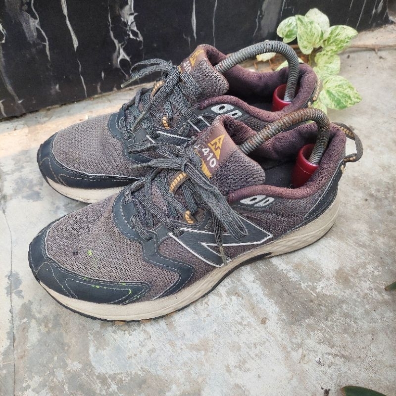 sepatu sneakers second merk New balance 410 size 41,5(26cm)