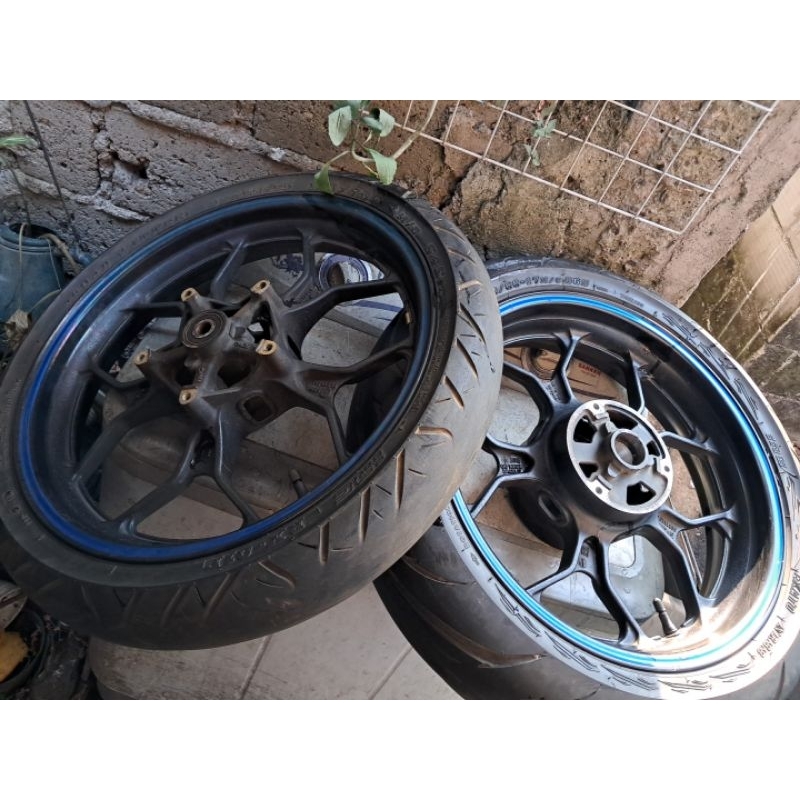 Velg yamaha r25 r 25 mt25 mt 25 pelek racing palang original ori copotan standar kelengkapan seperti