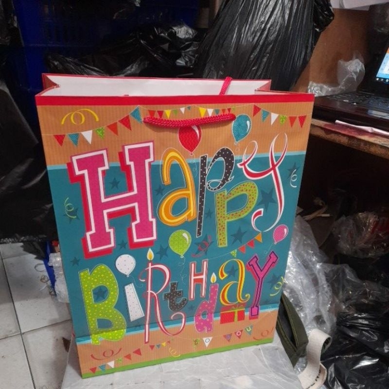 

Paper bag besar KIky Solo Murni size 32 x 27 x 15 cm paperbag kiky.besar