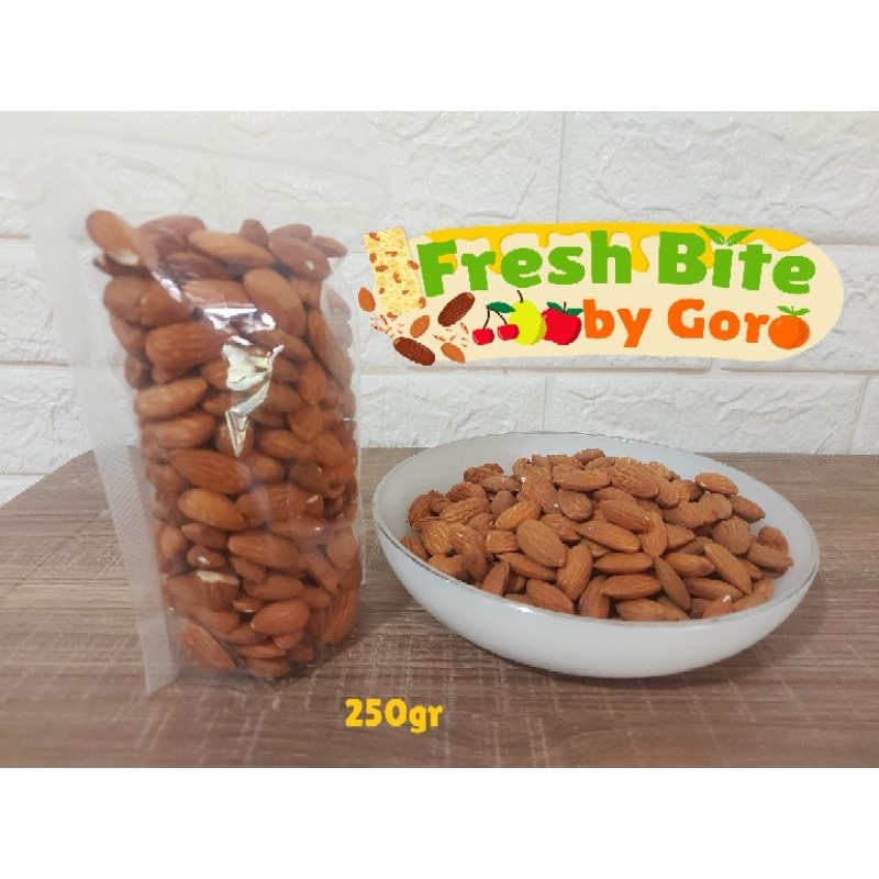 

Kacang Almond panggang utuh 75gr 125gr 250gr / Roasted Almond