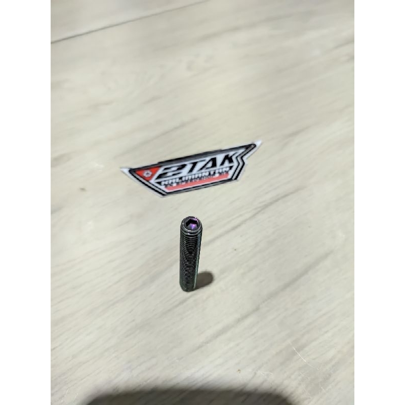 baut  tanam m8 atau  baut12  panjang 5.cm