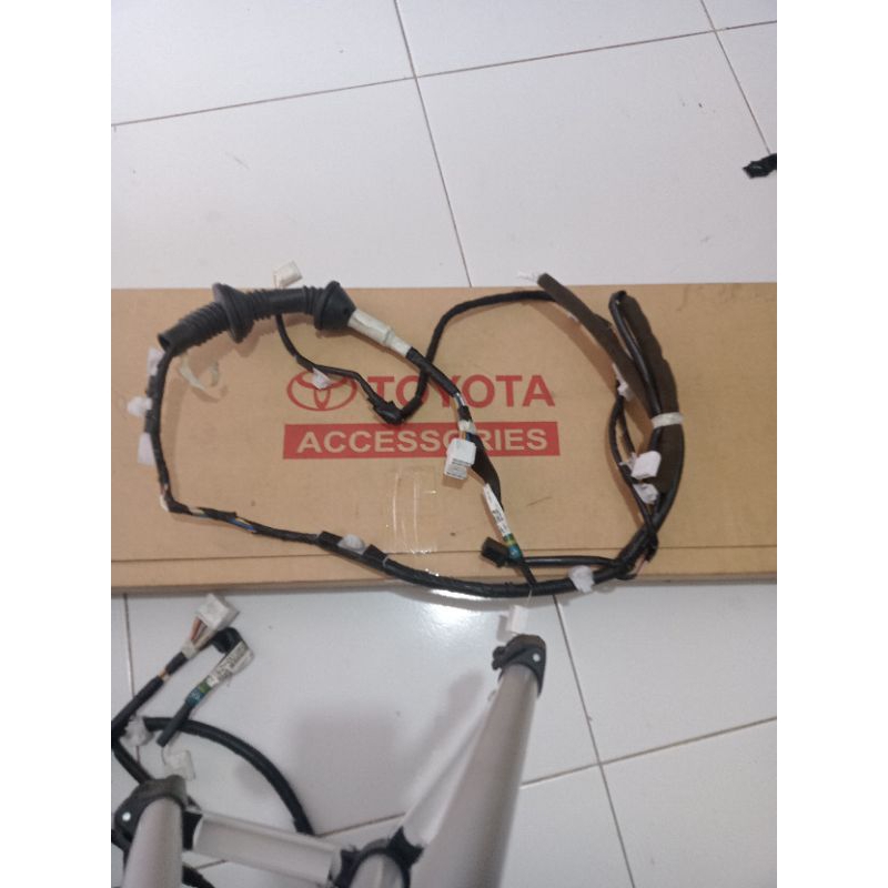 kabel pintu depan Sienta bagian kiri 82152-0U380