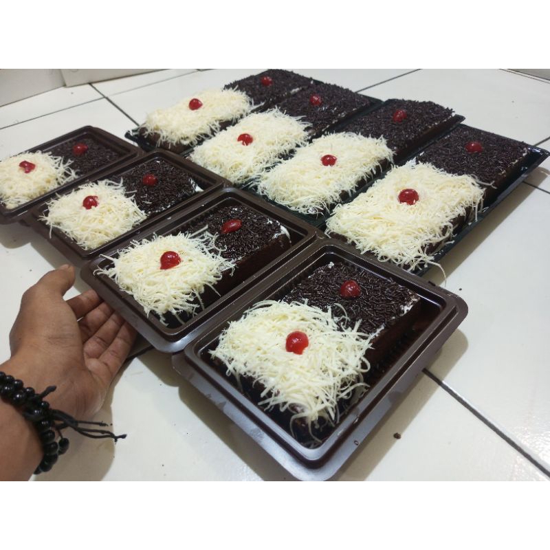 

Brownies KOMBINASI BESAR & KECIL