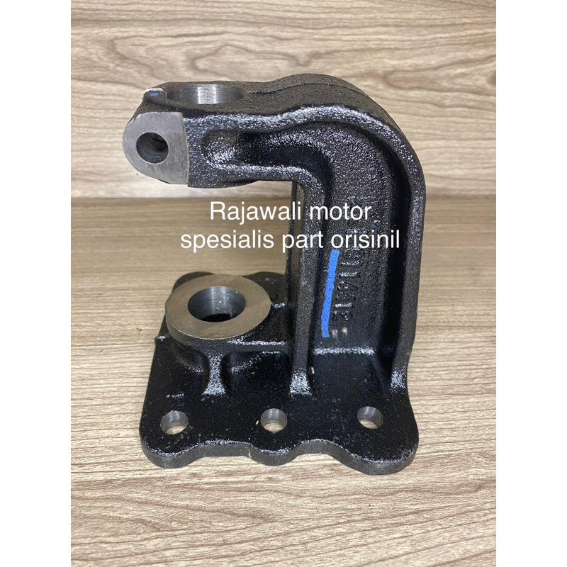 Hanger bracket per belakang bagian belakang canter ps125 lubang 6 original KTB MC114412