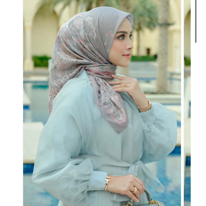 Hijab stylish/ hijab kekinian/ hijab motif/ kerudung/ kerudung motif/ Al qash series by buttonscarve