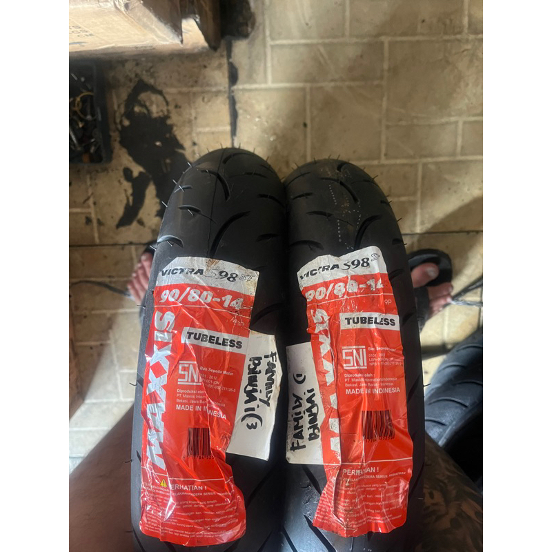 BAN LUAR 90/80 RING 14 MAXXIS VICTRA