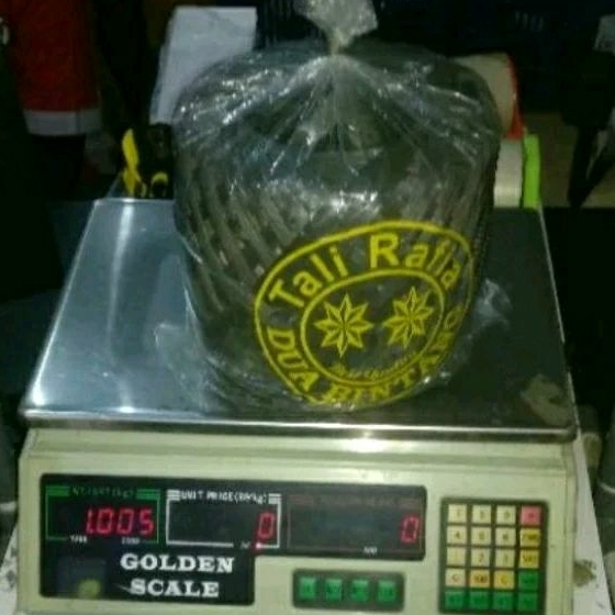 

Tali Rafia Hitam 1 kg FULL