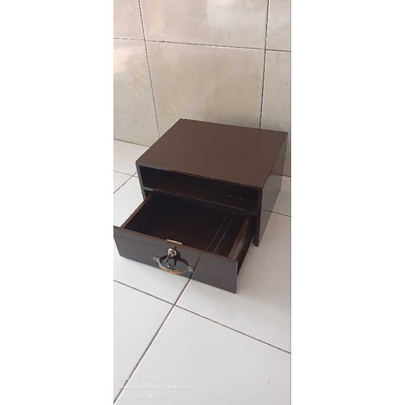 laci uang laci serbaguna dari kayu jati plus ruang terbuka