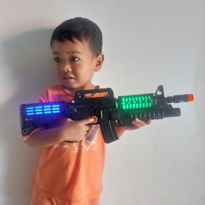 Mainan Tembak Tembakan M16 Lampu Dan Suara Cosplay Koleksi Anak Laki Cowok Baterai