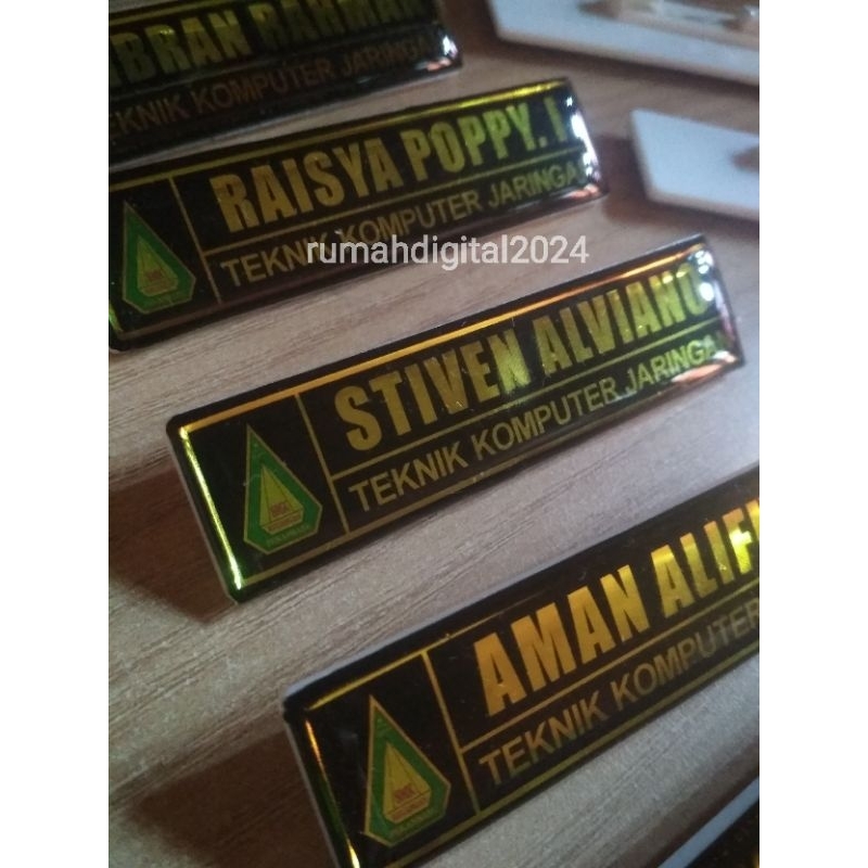 

Nametag custom papan nama dada PNS ASN MAHASISWA ANAK SEKOLAH nametag akrilik resin pengait peniti gold