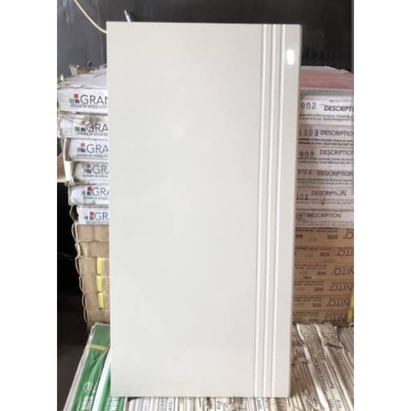 Granit Anak tangga Cream Polos 30x60 stepnosing