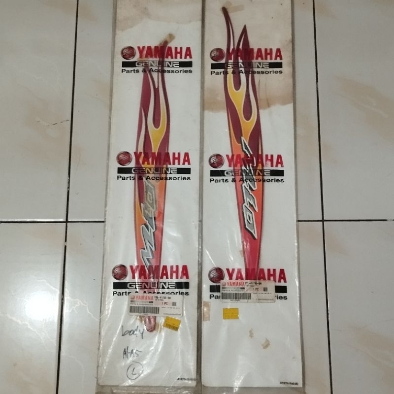 Strip striping lis stiker grapik body depan kanan yamaha mio sporty cw merah api original