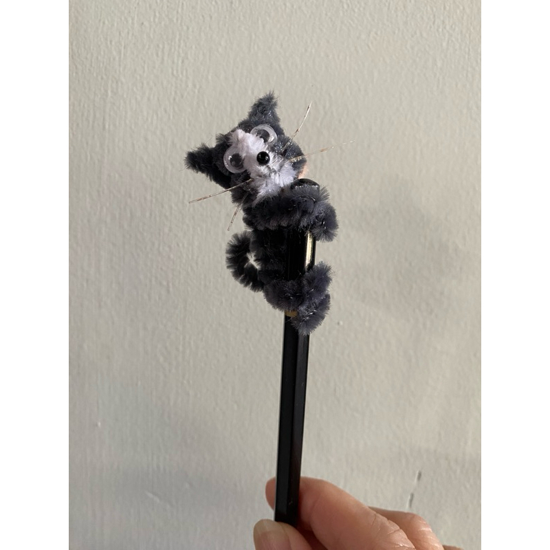 

pensil hitam kucing lucu