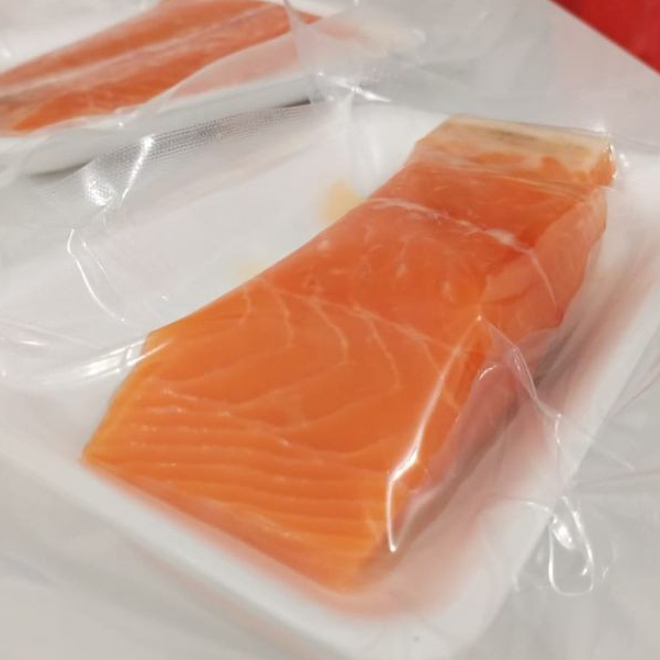 

Ay00! Salmon Fillet 200 Gram Norwegia Tanpa Ekor Frozen