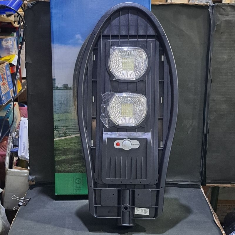 Solar street light 100w Bossecom BE-6606 - PUTIH