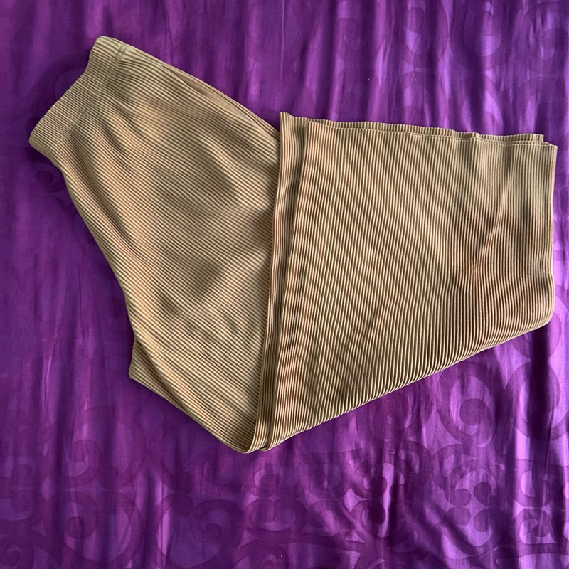 UNIQLO kulot plisket (PRELOVED)