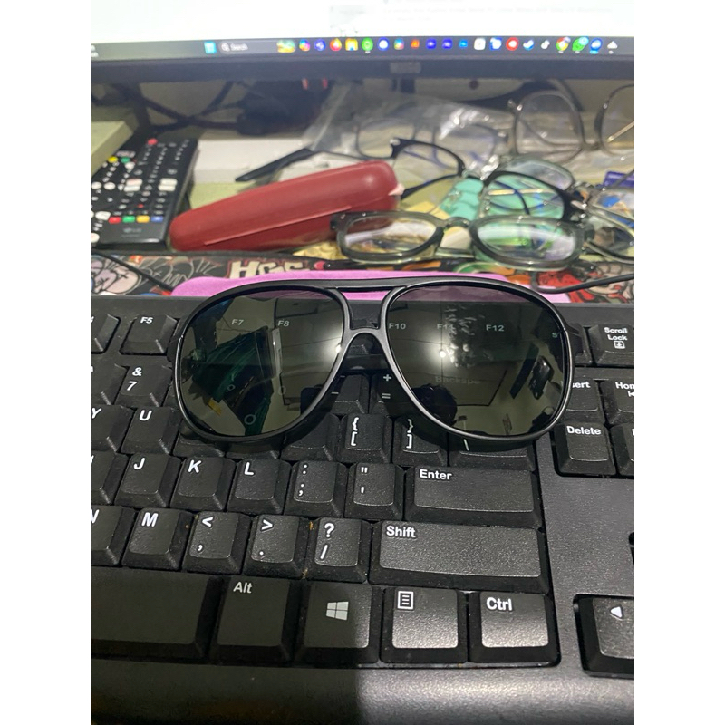 kacamata aviator pria