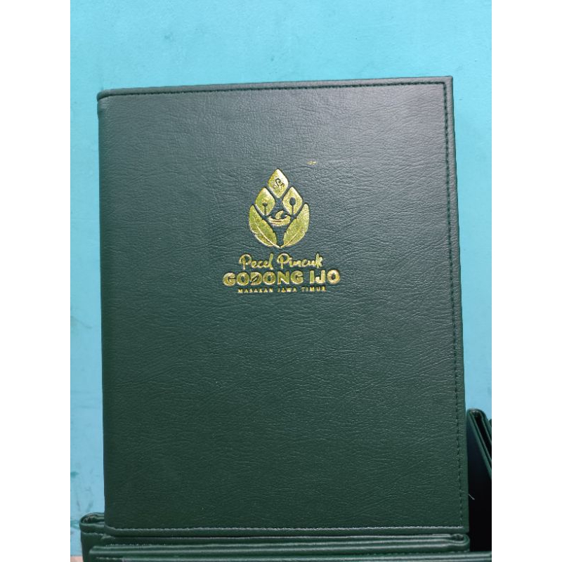 

kaper buku menu lestoran kafe hotel ukuran a4 bahan kulit logo embos bagian dalam di baut Isi plastik 10lembar