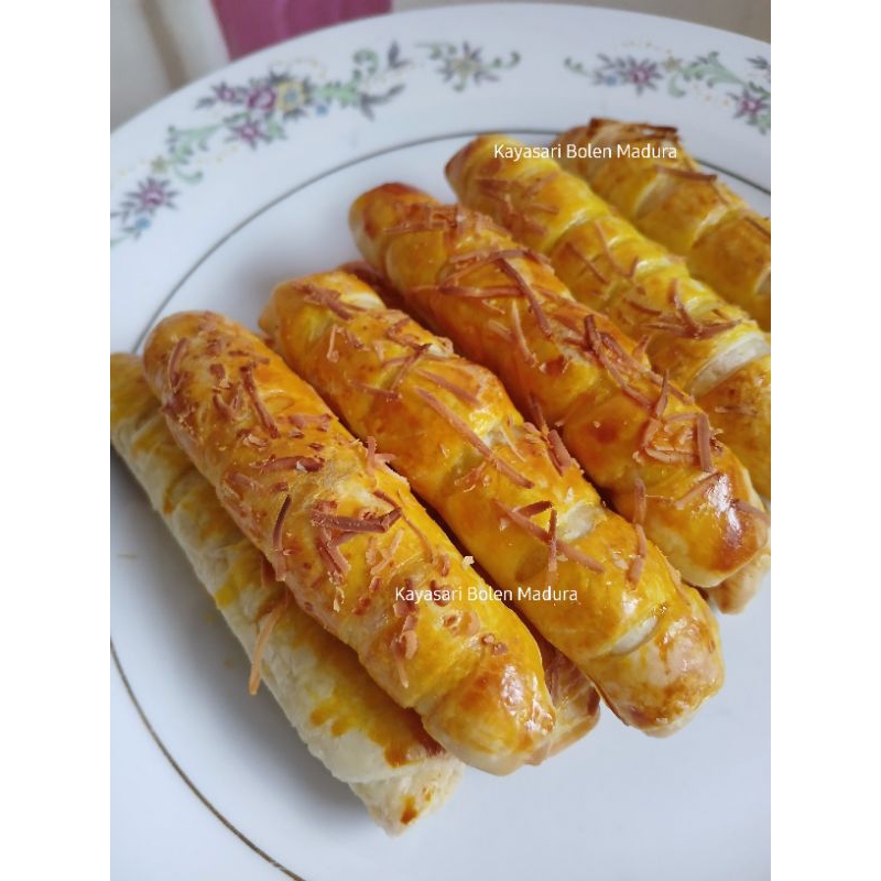 

CHEESEROLL ISI 10 /CHEESEROLL PASTRY/CHEESE ROLL/ CHEESEROLL MADURA