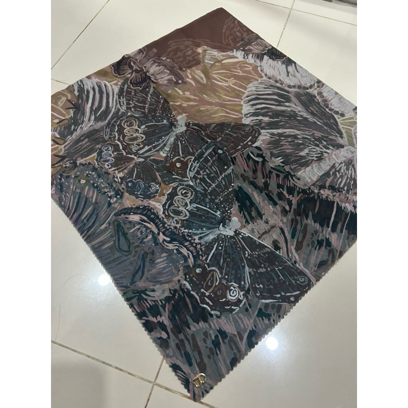 buttonscarves farsha preloved