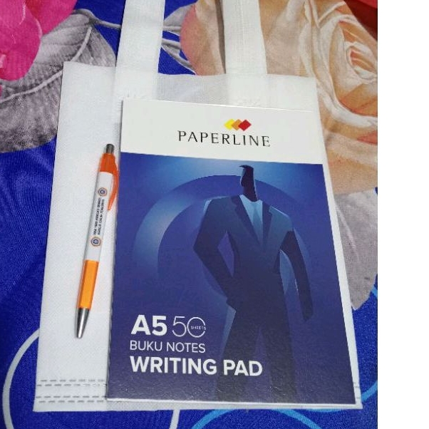 

[EXPRESS] PAKET SEMINAR BISA CUSTOM BUKU PULPEN TAS PERLENGKAPAN SEKOLAH DAN KANTOR