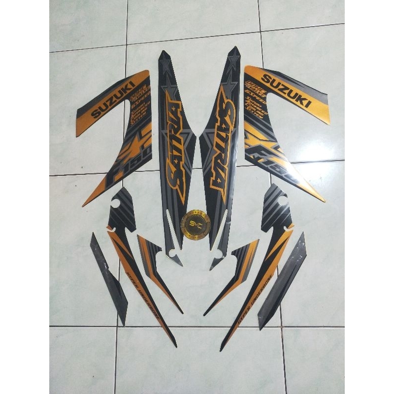 sticker striping body set Suzuki satria Fu 150 hitam gold 2014 original