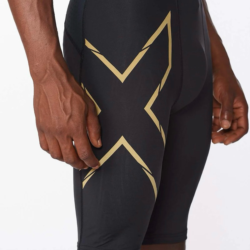 2XU MCS light speed compression short warna black gold